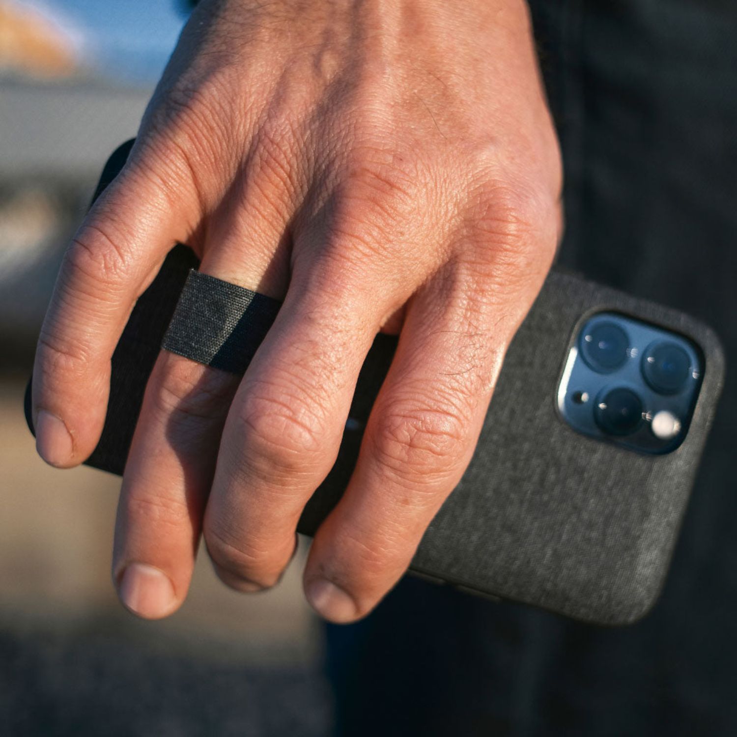 Peak-Design-Mobile-Everyday-Case-For-iPhone-14-Pro-Max-with-Loop-Charcoal-Online-Buy-Mumbai-India_2 - Hey Jimmy