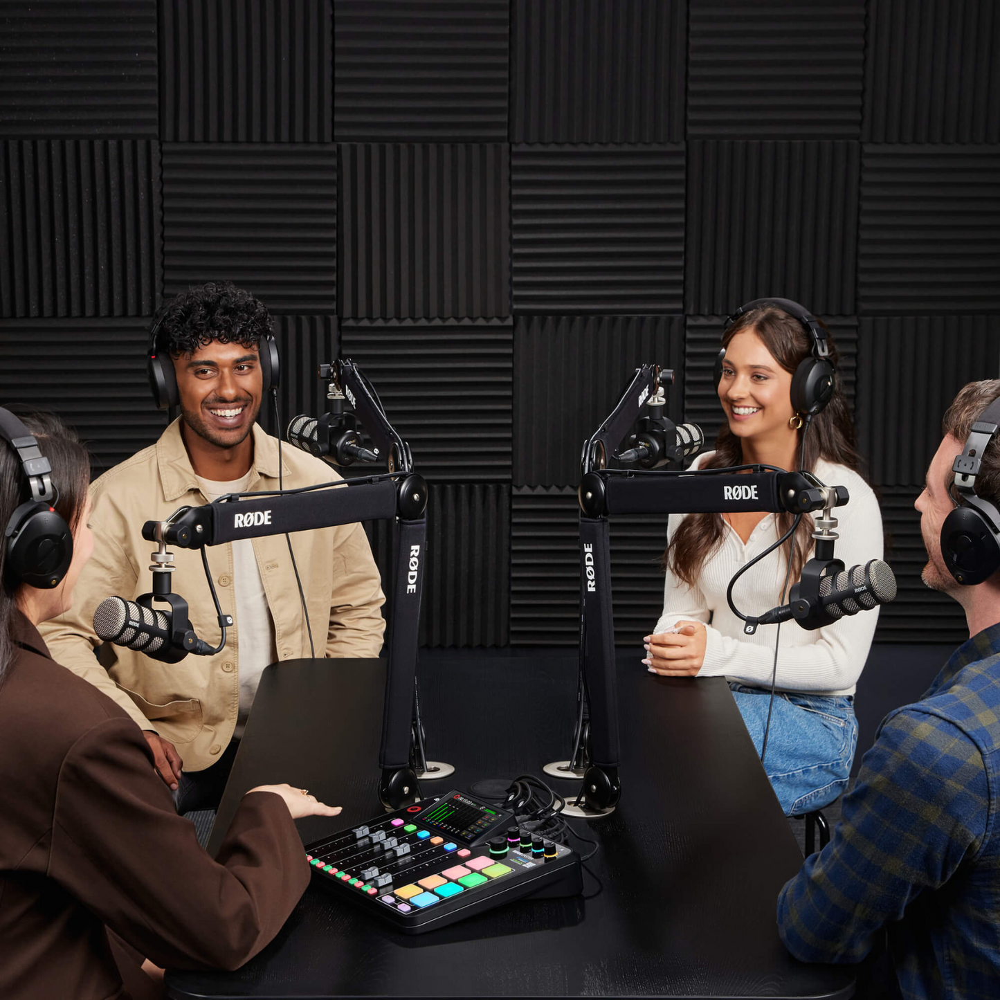 Rode-Ultimate-Four-Person-Podcast-Kit-Black-Online-Buy-India_3 - Hey Jimmy