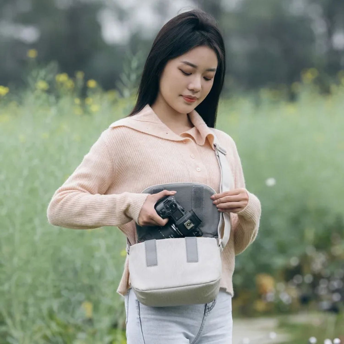 Ulanzi F01 Waterproof Camera Sling Bag