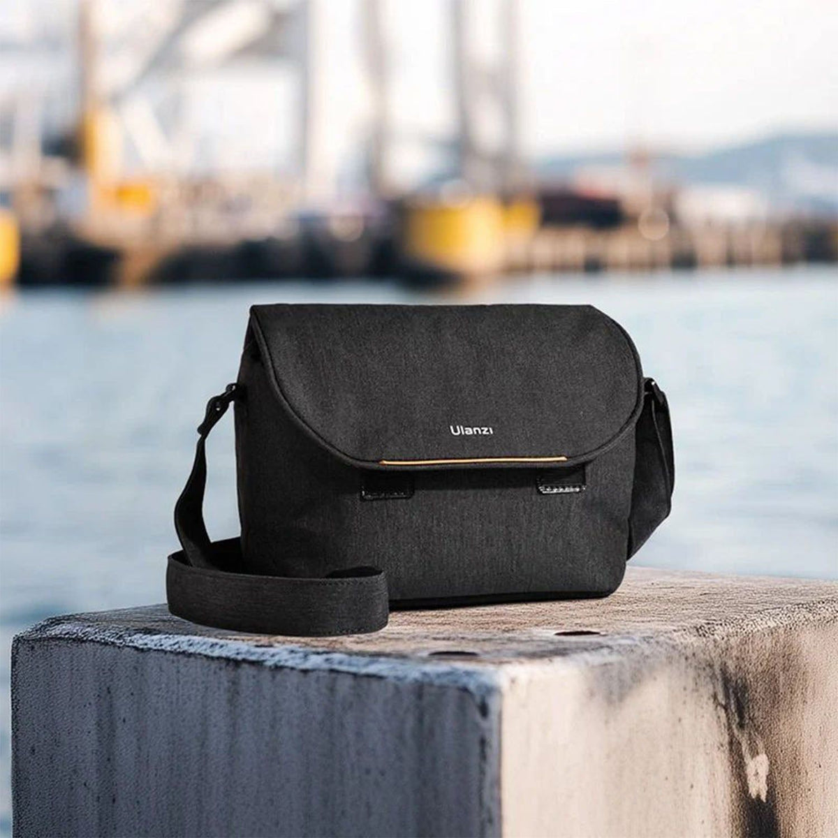 Ulanzi F02 Light Weight Single-Shoulder Bag