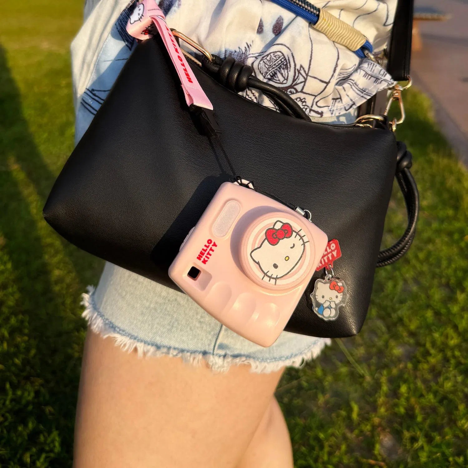 YashicaMiniDigitalCamera_HelloKitty_OnlineBuyIndia_1 - Hey Jimmy
