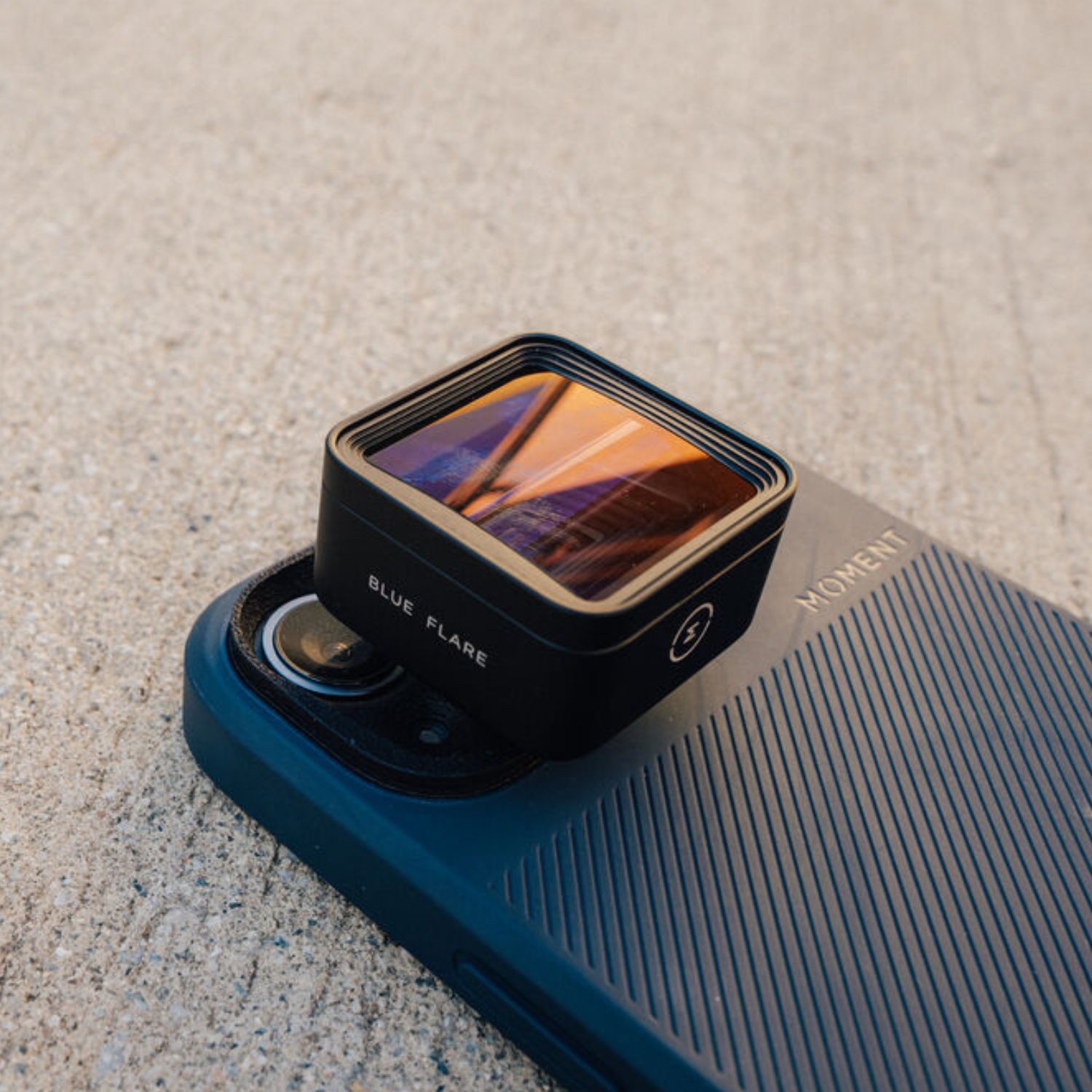 Moment Anamorphic T-Series Mobile Lens (Blue Flare)